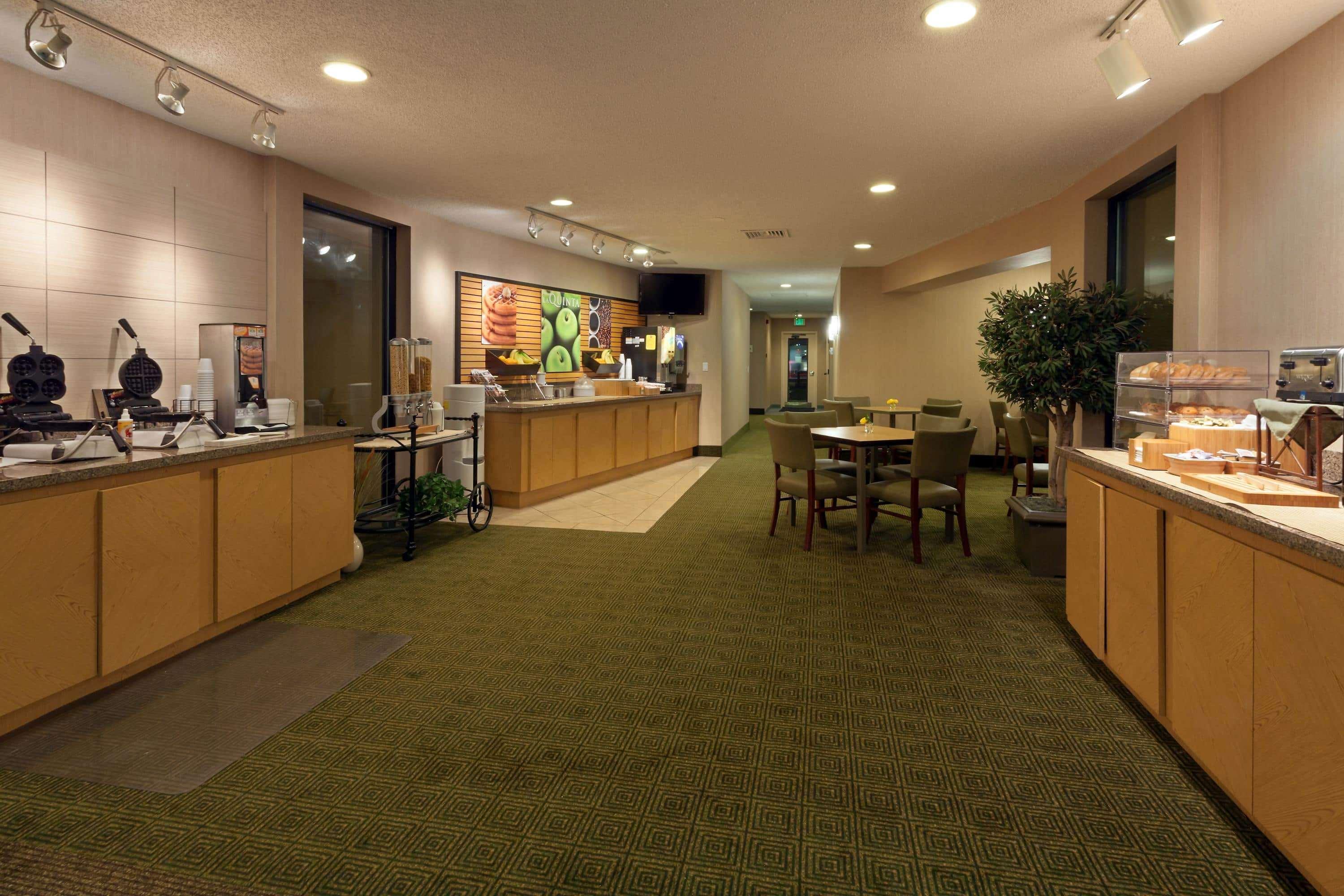 La Quinta By Wyndham Seattle Sea-Tac Airport Hotel SeaTac Exterior photo